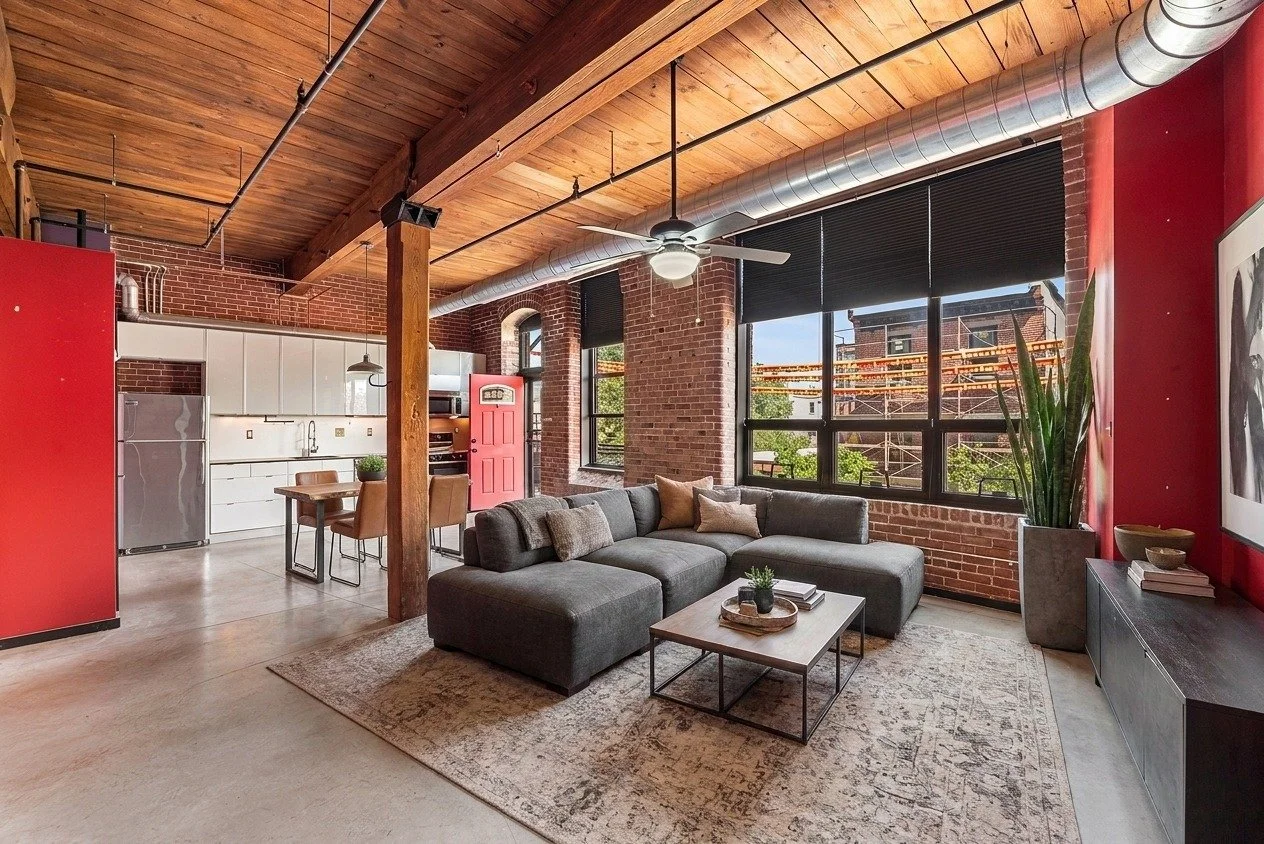 The loft is still calling your name! Located in the beloved Memphis Flats building it is walkable to all Fishtown has to offer. 

3 min walk to award-winning dinner @kalayaphilly 
5 min walk to get the good lettuce @riverwardsproduce 
6 min walk for 