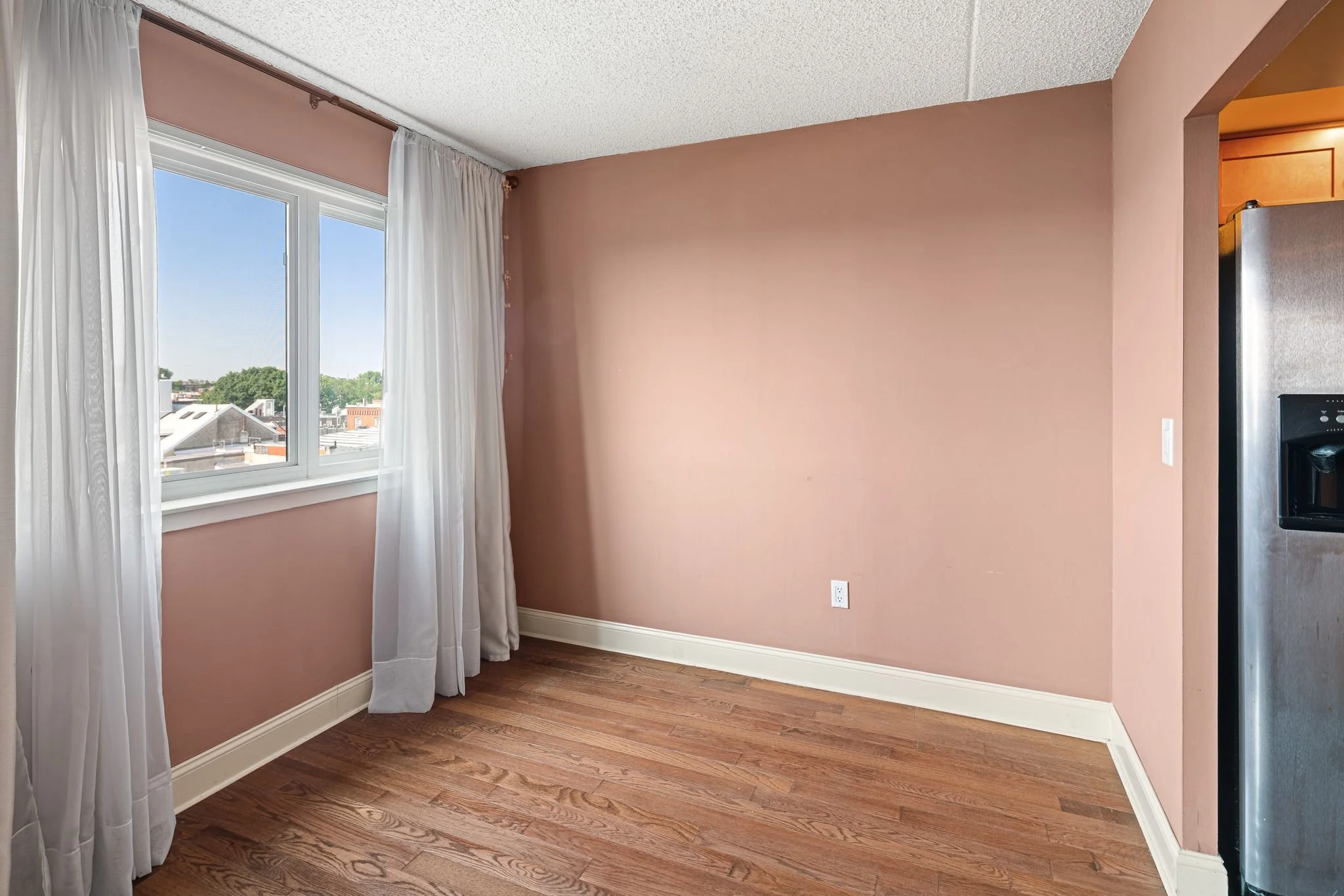 6_200-10 Lombard St APT 732-Full-7.jpg