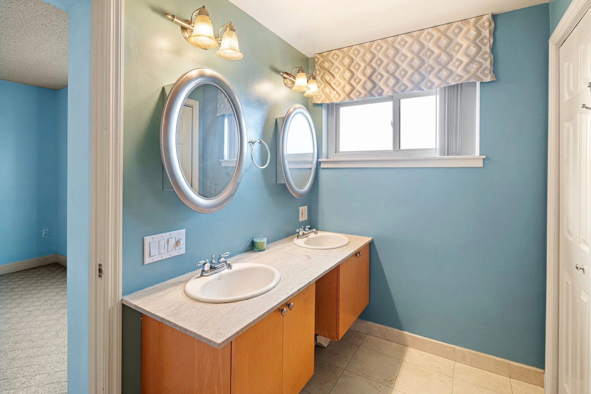 15_200-10 Lombard St APT 732-Full-15.jpg