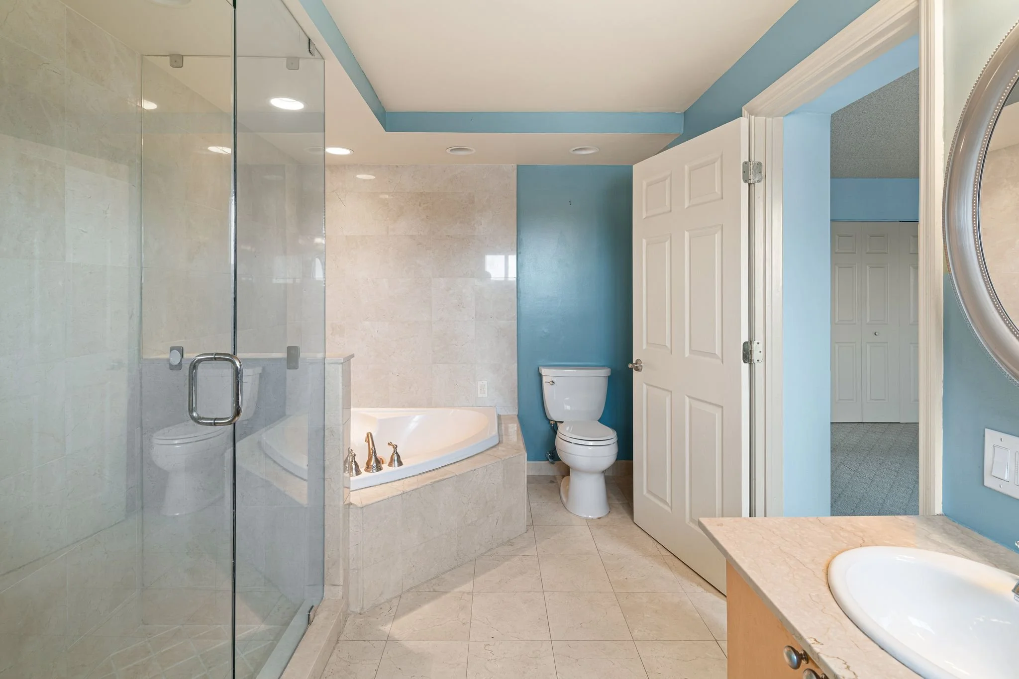 16_200-10 Lombard St APT 732-Full-16.jpg