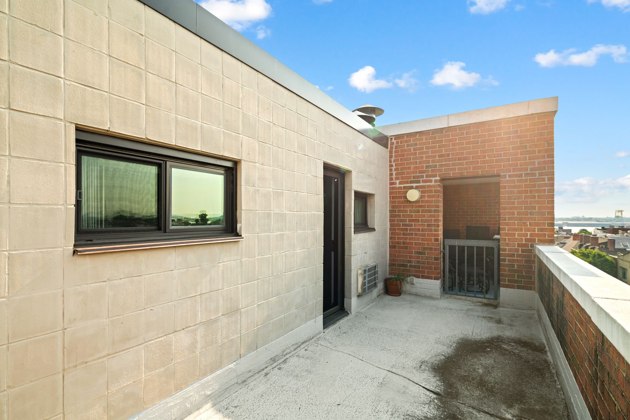 18_200-10 Lombard St APT 732-Full-18.jpg