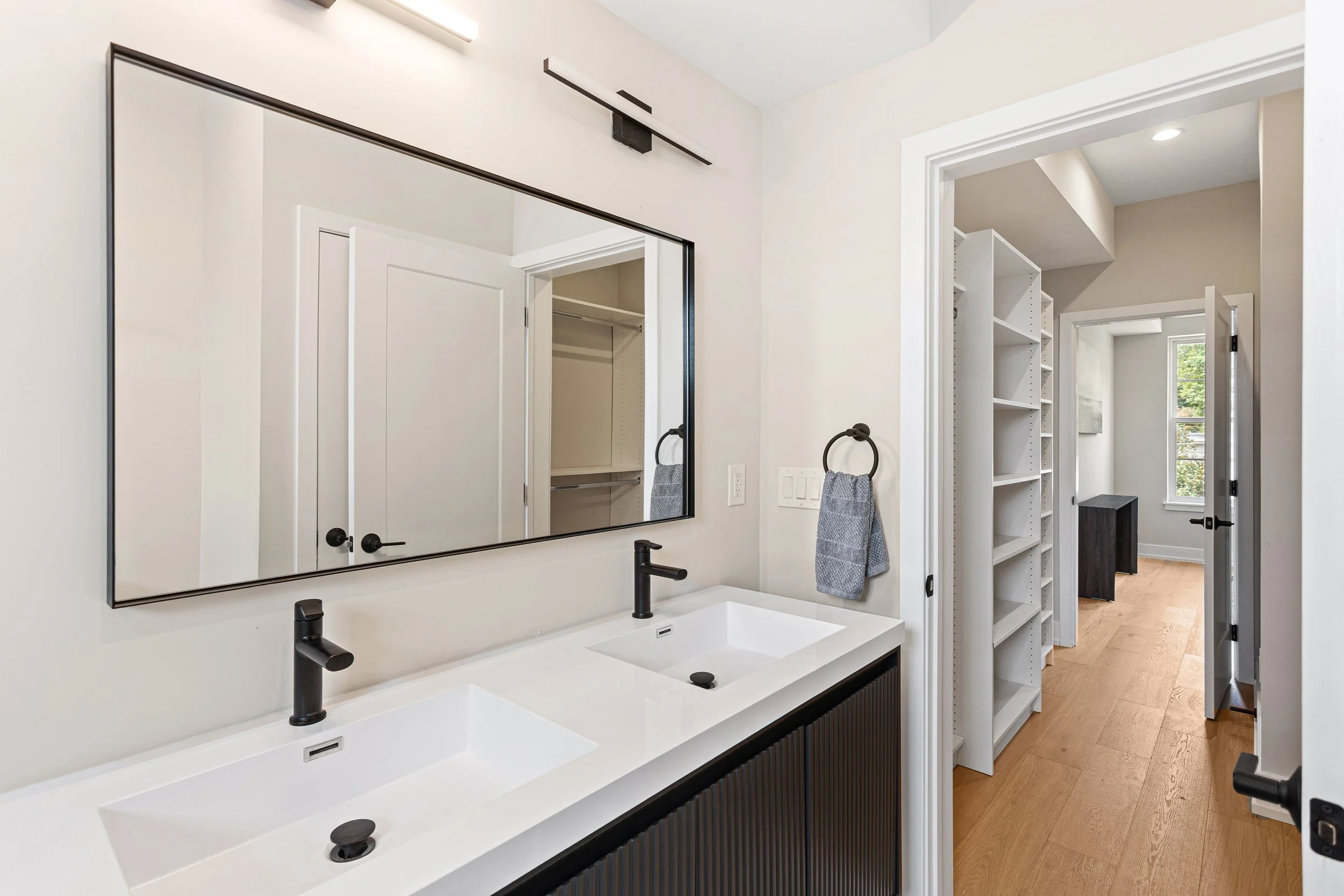 3843 Ridge Ave-Full-7.jpg