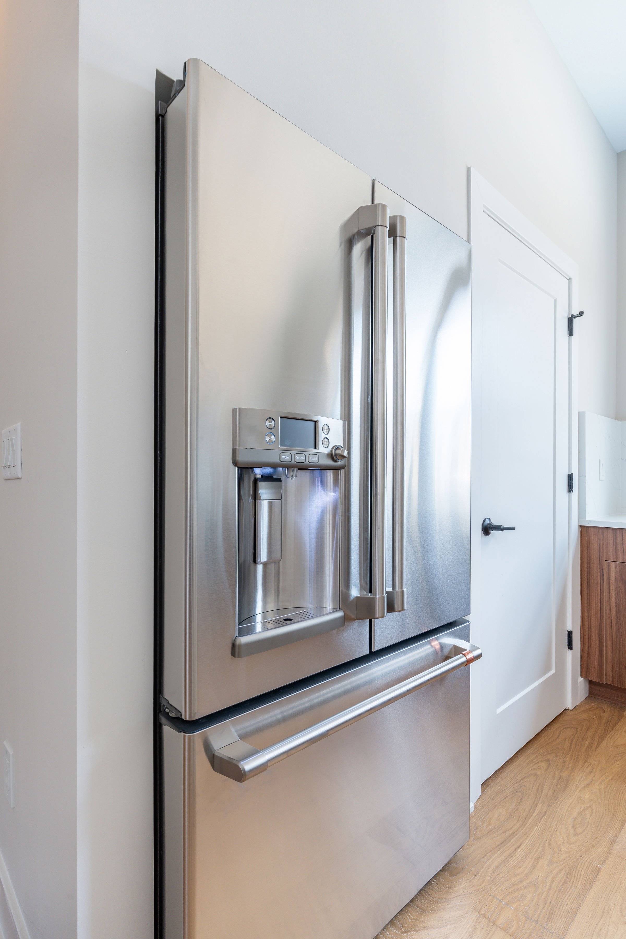 3839-RIDGE-AVE-UNIT-11-PHOTOGRAPHY-©-A1RMEDIA-A7C06287.jpg