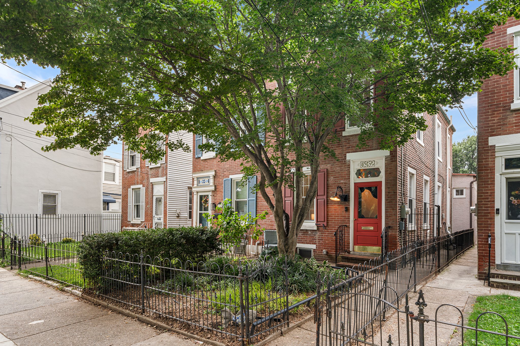 532 Belgrade St, Philadelphia PA-03.jpg
