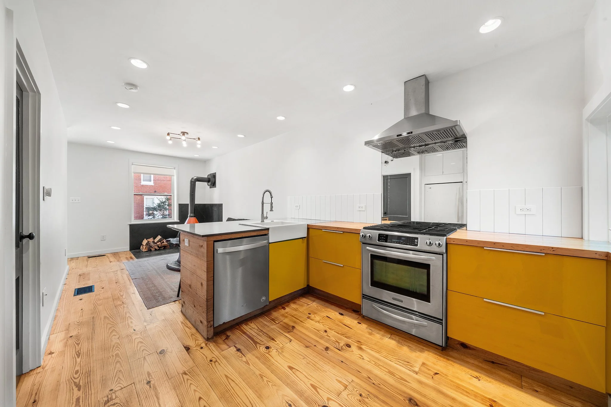 133 W Duval St Philadelphia PA-16.jpg