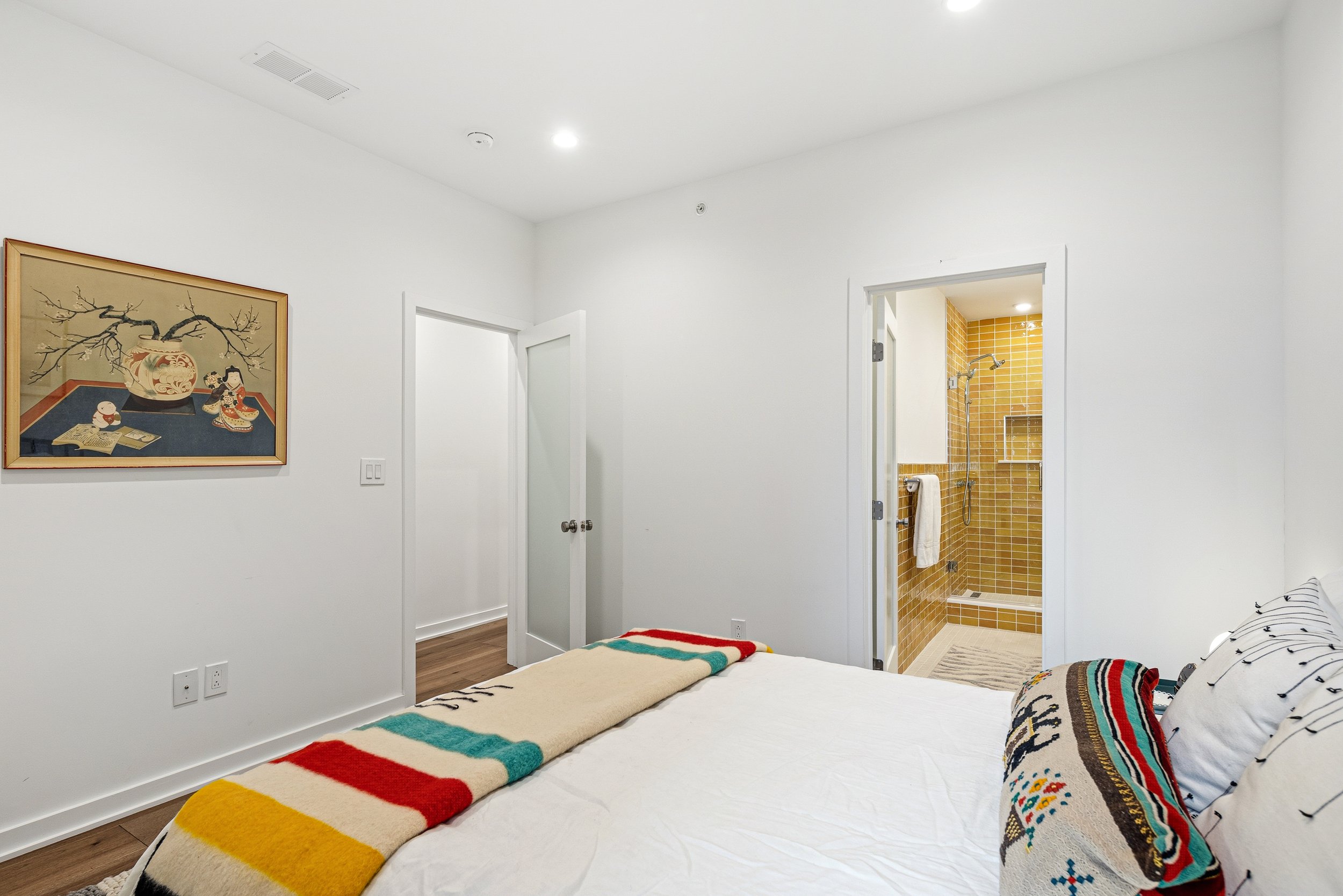633 E Thompson St-Full-12.jpg