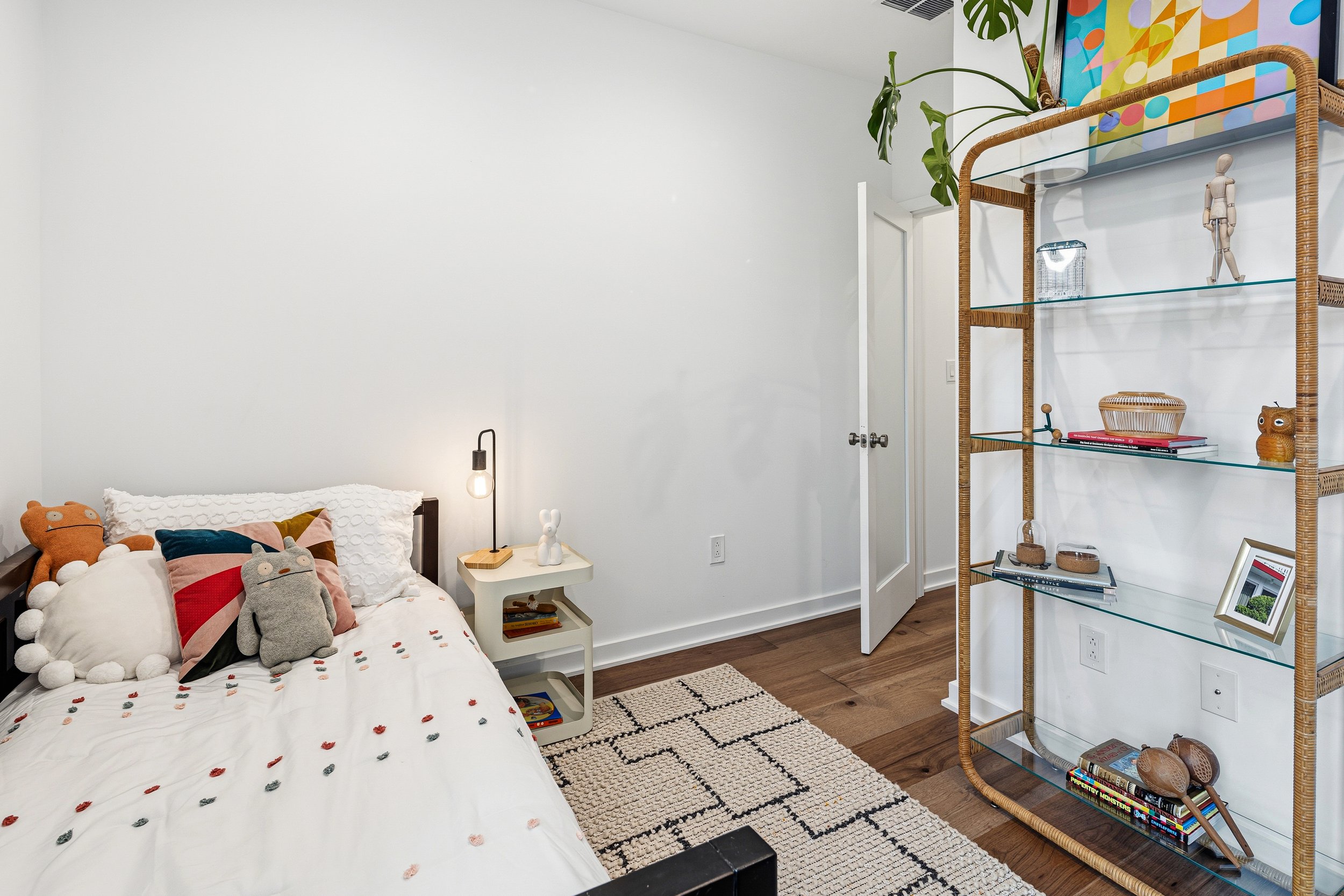 633 E Thompson St-Full-18.jpg