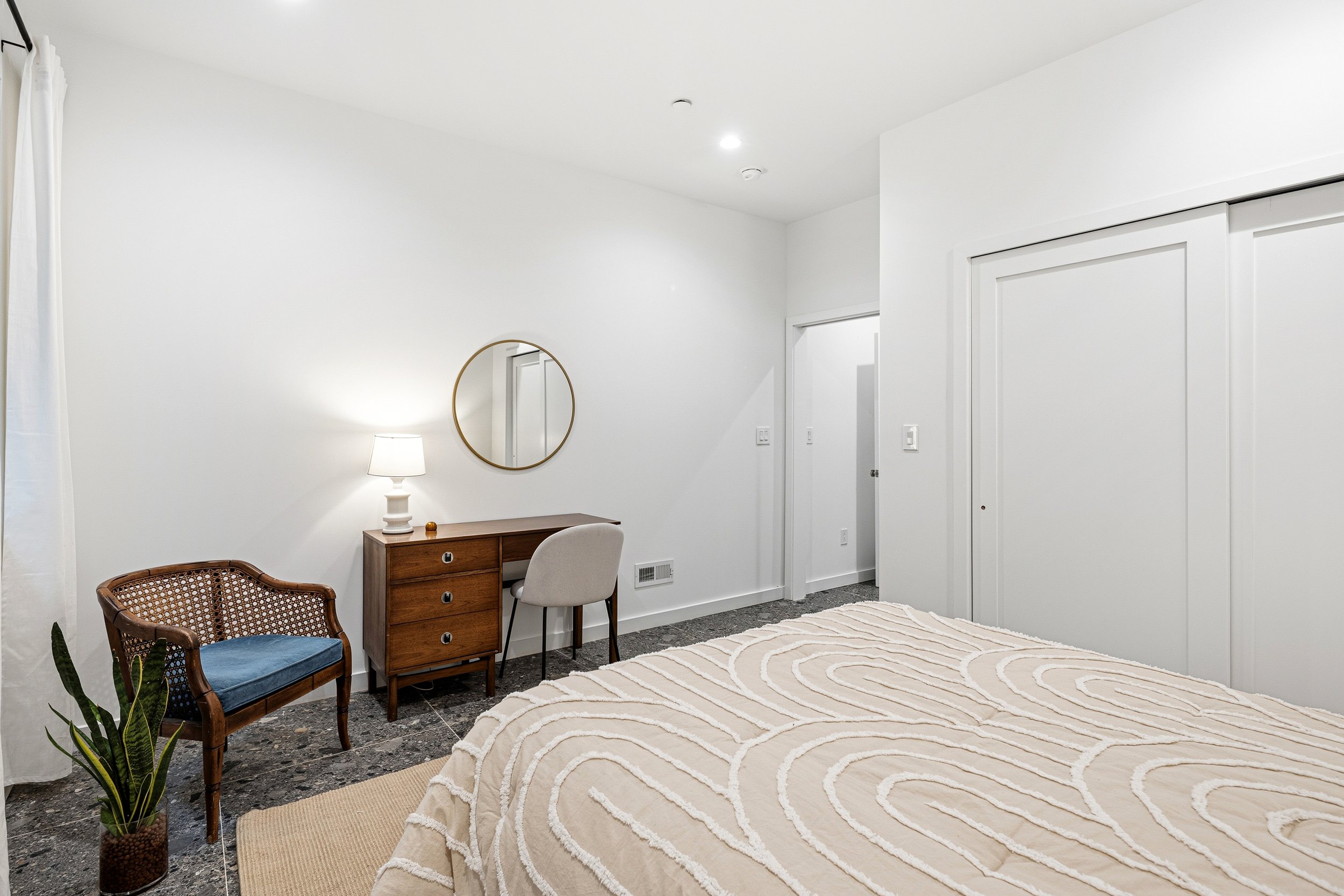 633 E Thompson St-Full-9.jpg