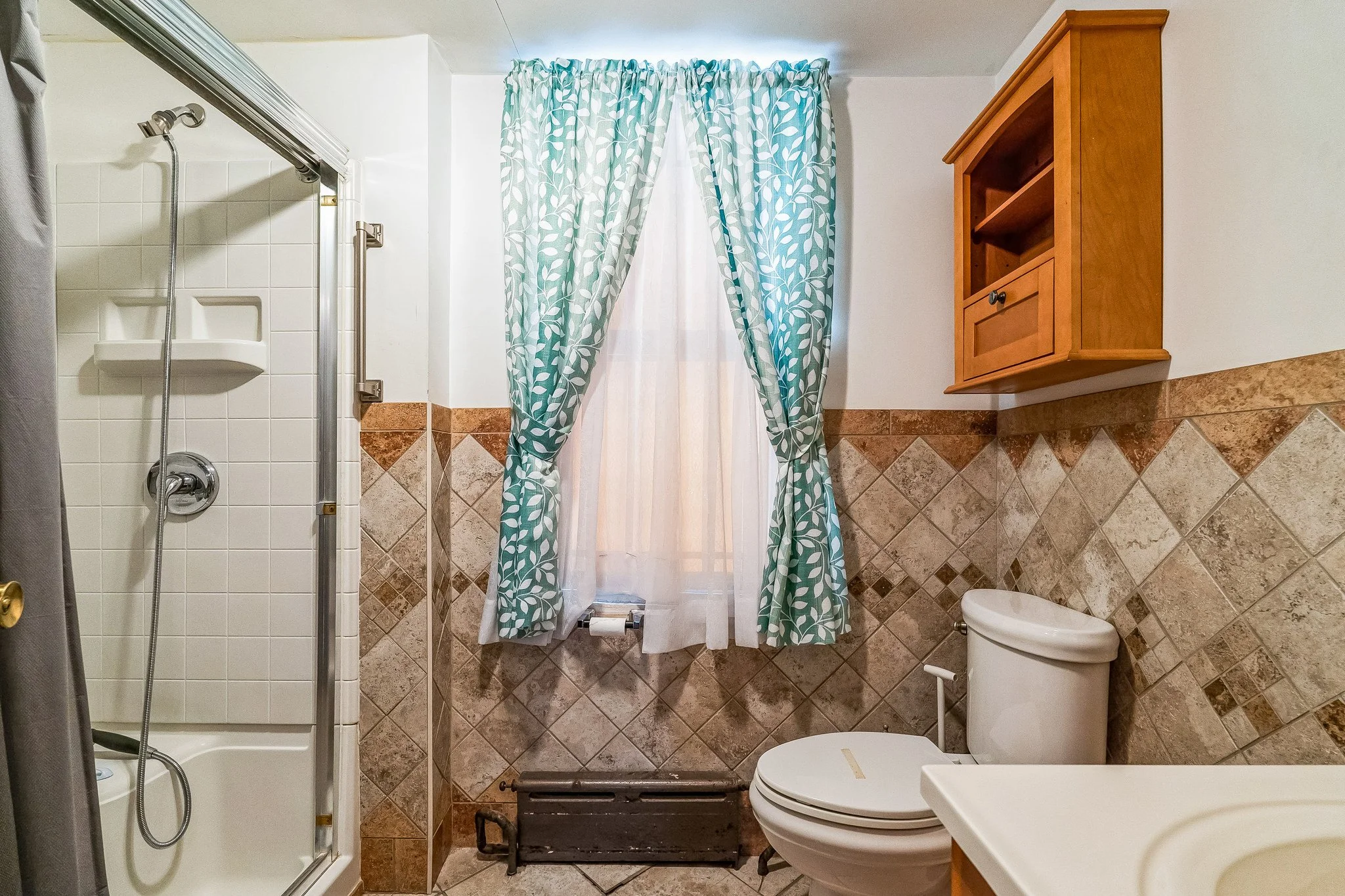 2711-13_E_Thompson_St_Philadelphia_PA_19134_USA-Bathroom-DSC08295.jpg