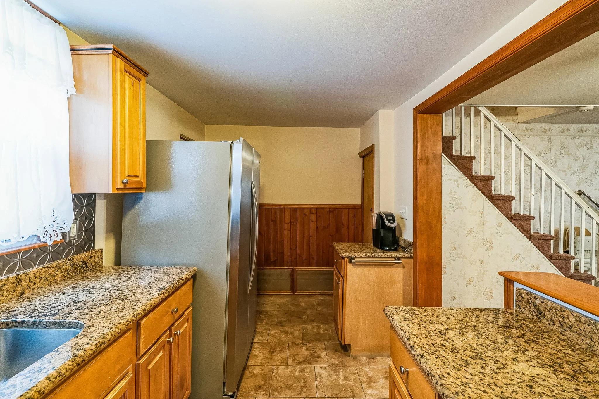 2711-13_E_Thompson_St_Philadelphia_PA_19134_USA-Kitchen-DSC08327.jpg