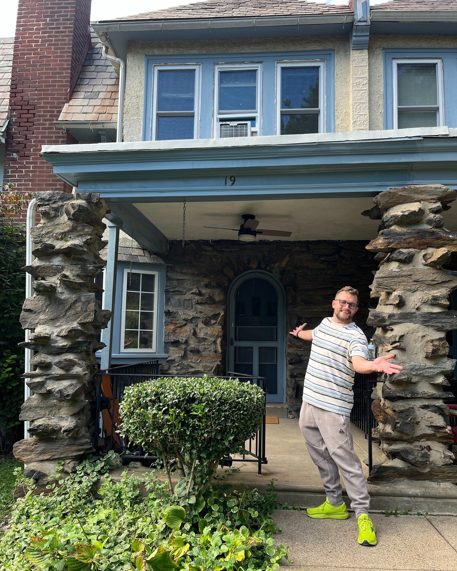 Happy last week closing to Mike! He paired up with PHG agent @phillyhomeguy after almost a decade of living in University City. They finally found the home he was looking for in a quiet pocket between Mt. Airy and Chestnut hill. This Philadelphia Sch