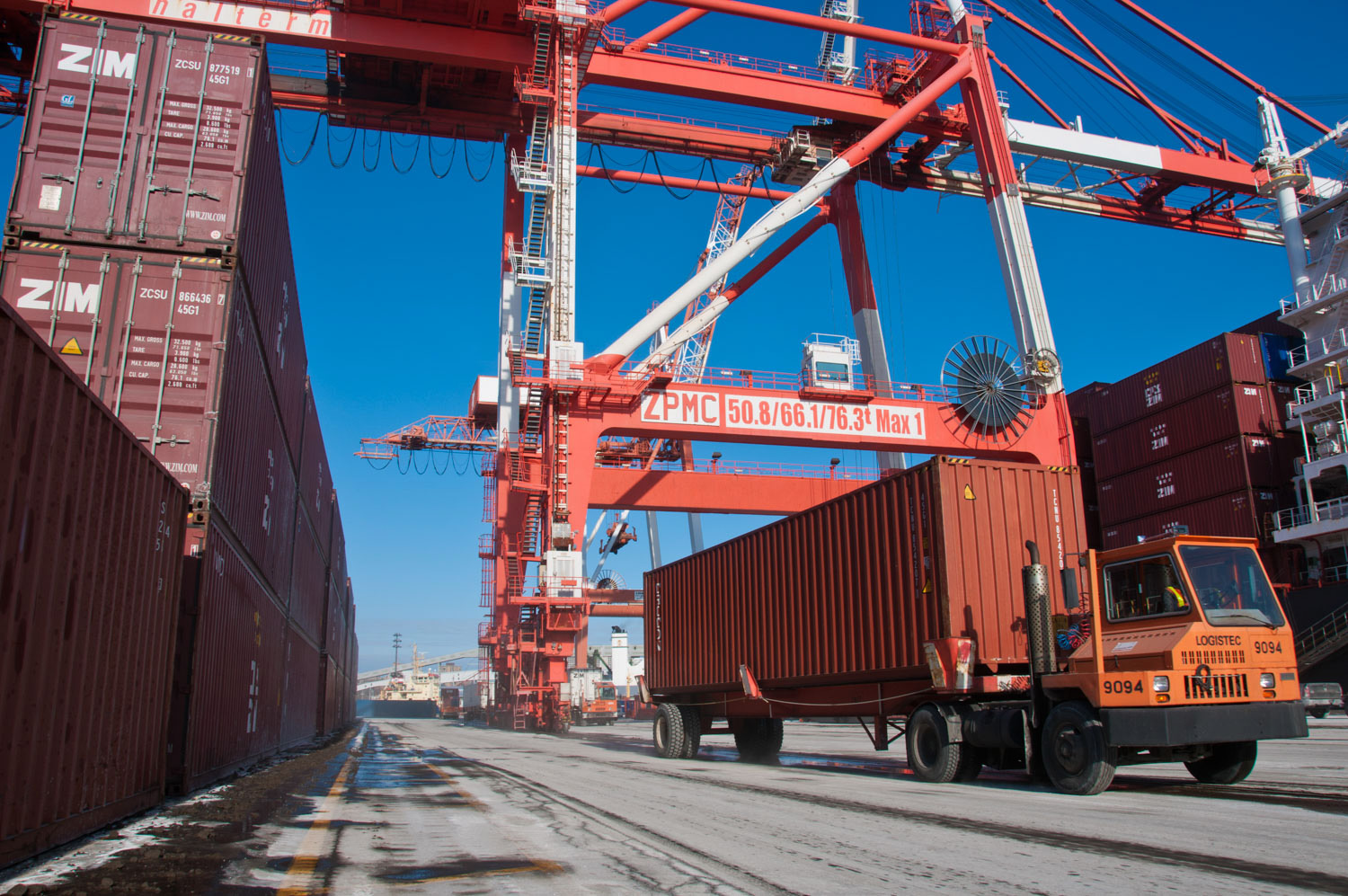 amfraser-Bloomberg News-Port of Halifax-Halterm Container Terminal-Halifax NS-7218-photo by Aaron McKenzie Fraser-www.amfraser.com-.jpg