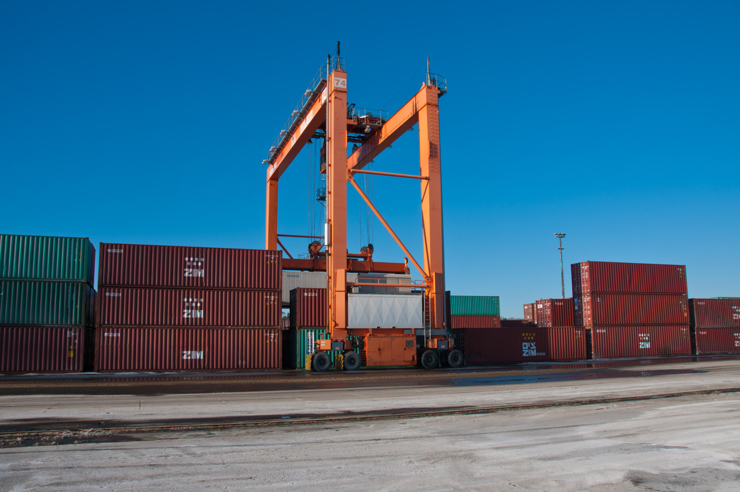 amfraser-Bloomberg News-Port of Halifax-Halterm Container Terminal-Halifax NS-6919-photo by Aaron McKenzie Fraser-www.amfraser.com-.jpg