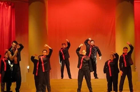 Aida-scott-and-dancers.jpg