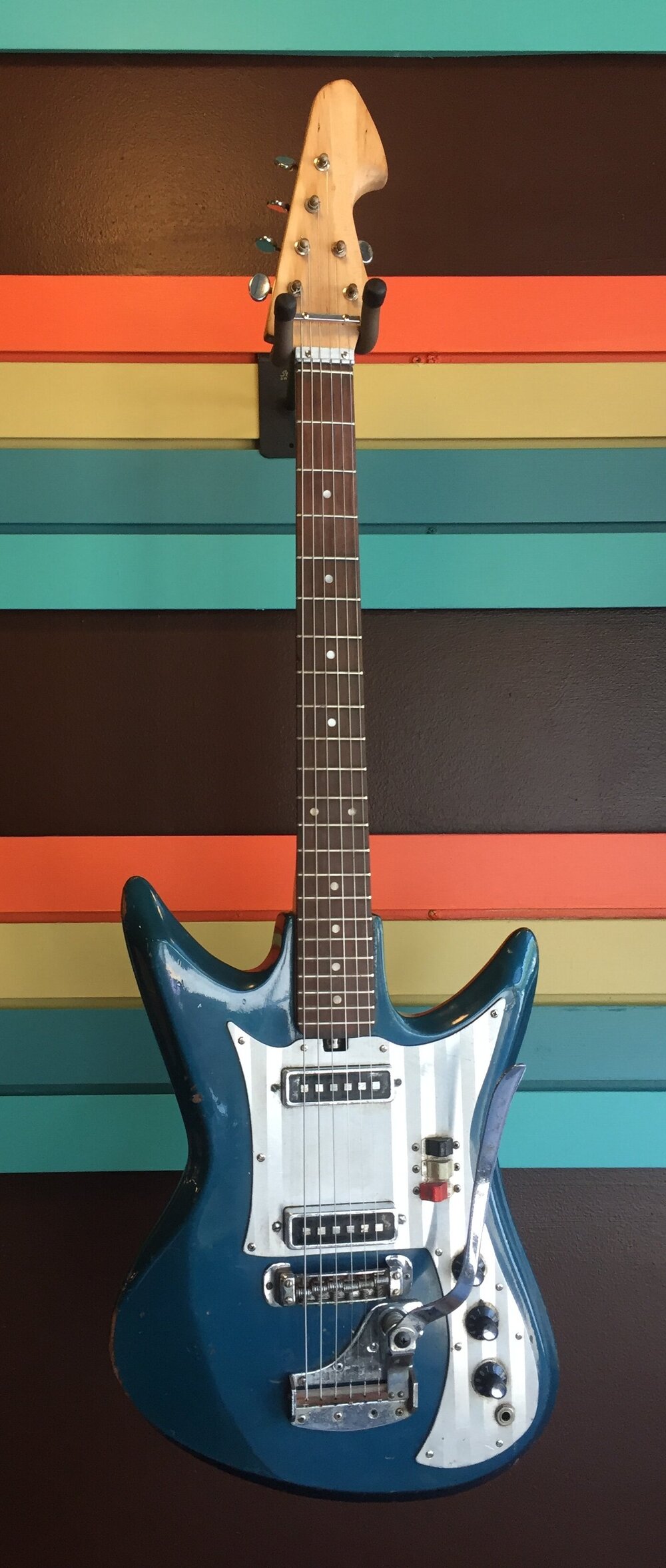 silvertone+1436+shark+fin+-+store++%282%29.jpg