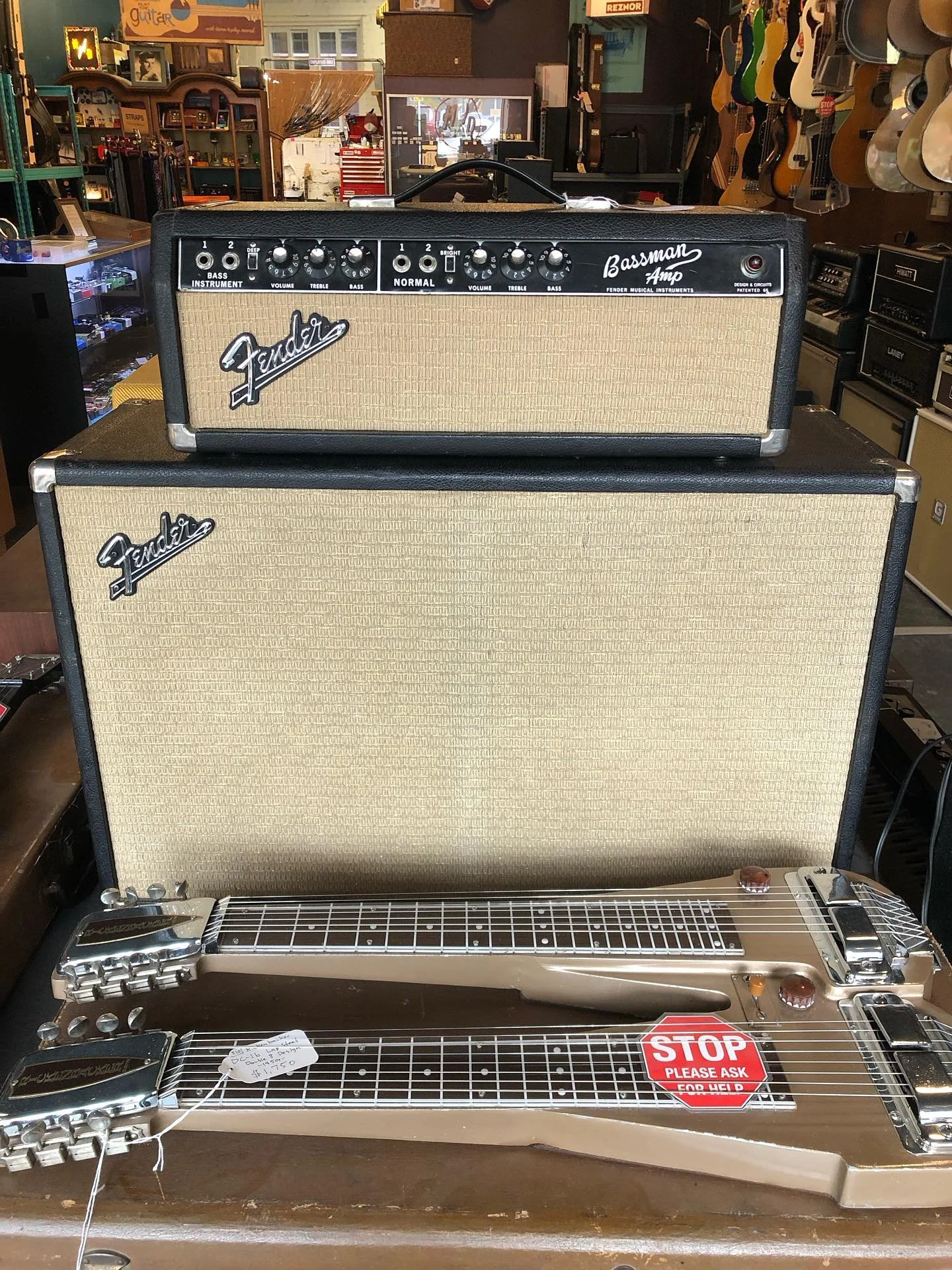 ‘64 Fender Bassman/ Ampeg GU-13/ ‘80s Vox AC30/ Fender ‘57 Handwired Custom Tweed Deluxe/ Fender Blues Junior Made in USA
Check the website for details!