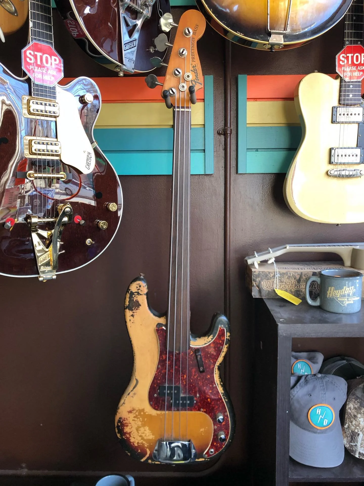 1971 Fender Precision Bass Factory Fretless
.
.
.
#fender #precisionbass #pbass #fretlesspbass #vintagepbass