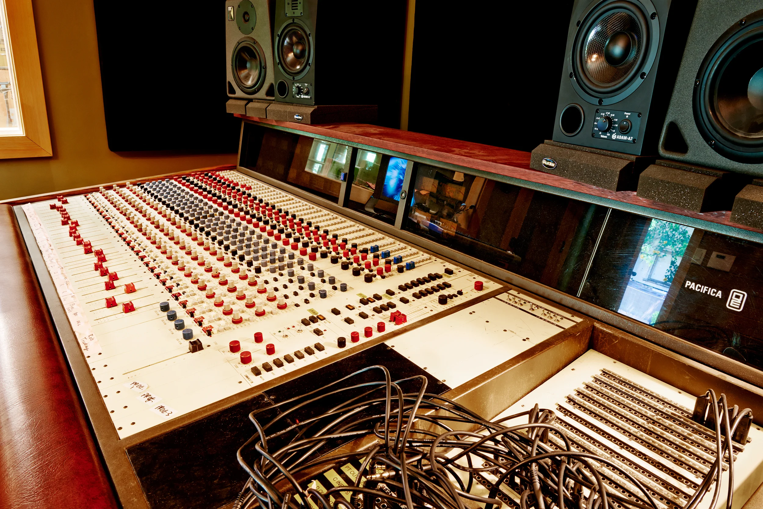kingsize_04-console_103.jpg