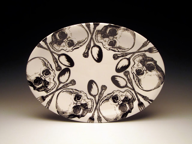 foldedpigs+skull+oval+platter+8x6+300.jpg