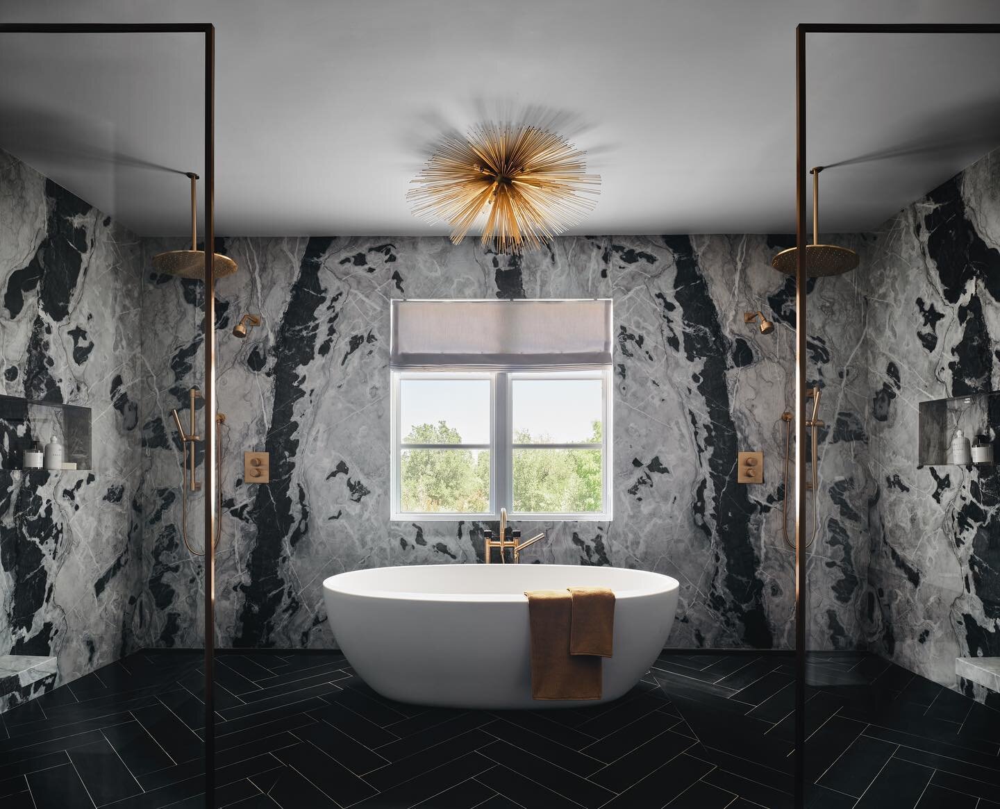 Book-matched marble at its finest in this primary bathroom designed by client @caseyhowardinteriordesign

Photography @douglasfriedman 
Styling @allegrahsiaostylist 
Publication @luxemagazine - Cover story
PR - @davisgonthier 

#interiordesign #inter