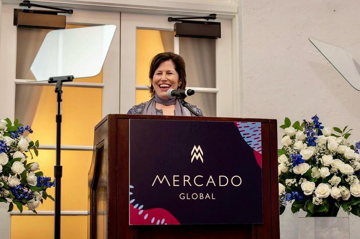 We were honored to witness @lisastaprans, @stapransdesign - a longtime advocate for @mercadoglobal - being recognized with the Design Visionary Award at this year&rsquo;s Financial Empowerment
!Fiesta! 

Lisa&rsquo;s work reminds us how design can tr