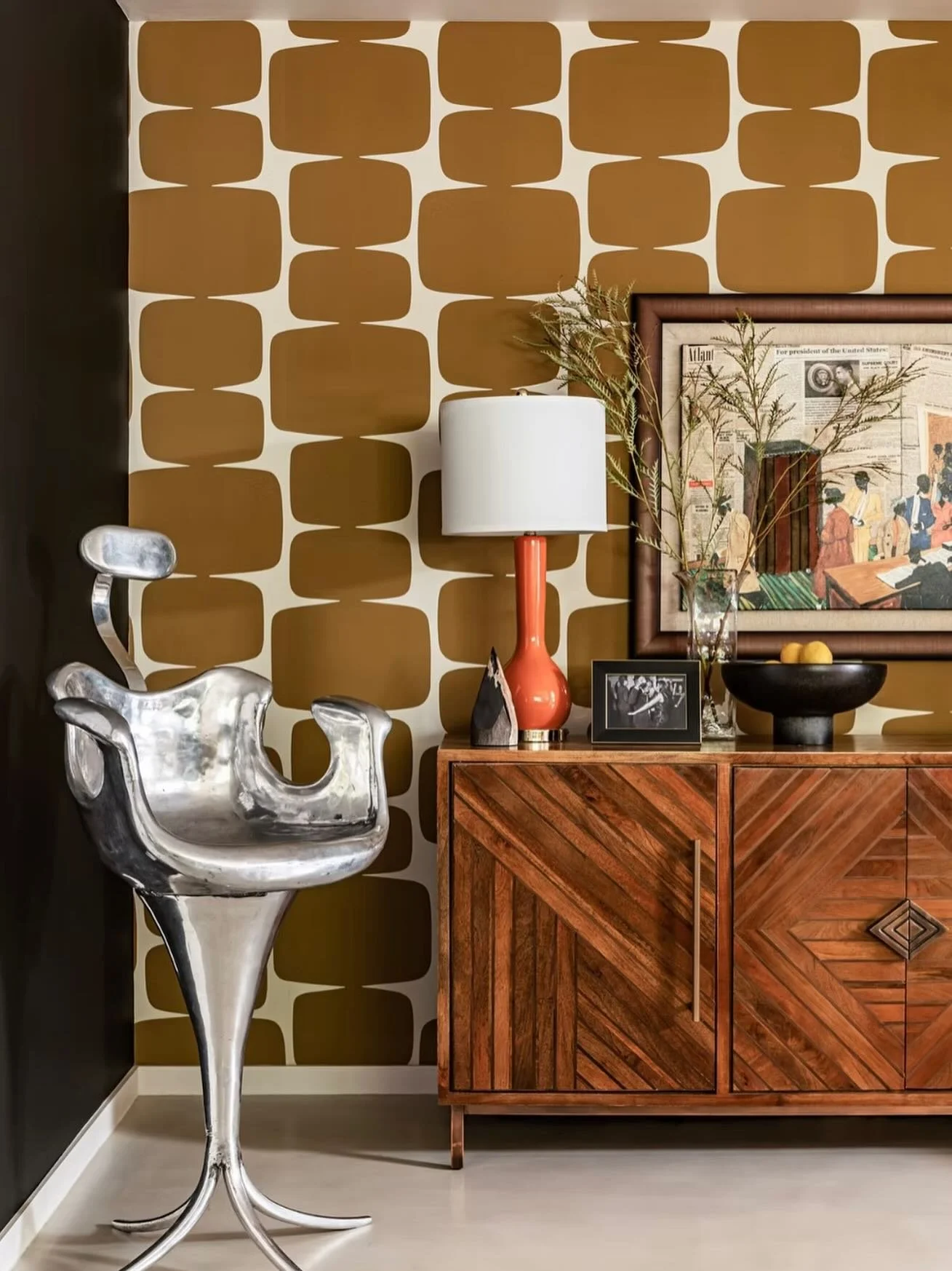 Retro Revival 🟫
Bold geometry, warm woods, and sculptural shine - a perfect blend of vintage soul and modern edge.

Interior Design by the incomparable Carmen R&eacute;ne Smith, @aquilointeriors 

Photography @vivianjohnsonphoto 

#midcenturymodern 