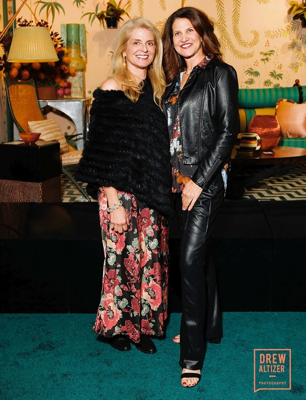 Paradise Found! at the @sffallshow✨
Business partners, best friends since kindergarten, and proud members of the design community we love. Nothing like celebrating style, creativity, and friendship at the event of the fall season 🌿🥂

#sffallshow #p