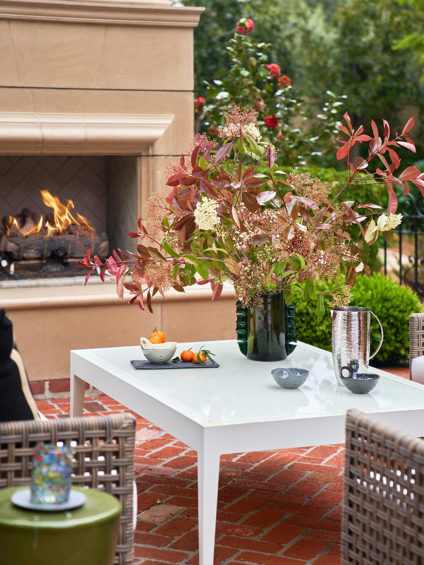 Where nature and design embrace each other. 
This outdoor haven designed by @jenniferwundrow, is perfect for enjoying those crisp fall evenings.

Interior Design @jenniferwundrow 
Styling @matador_studio 
Photography @thomaskuoh 
Publication @punchmo