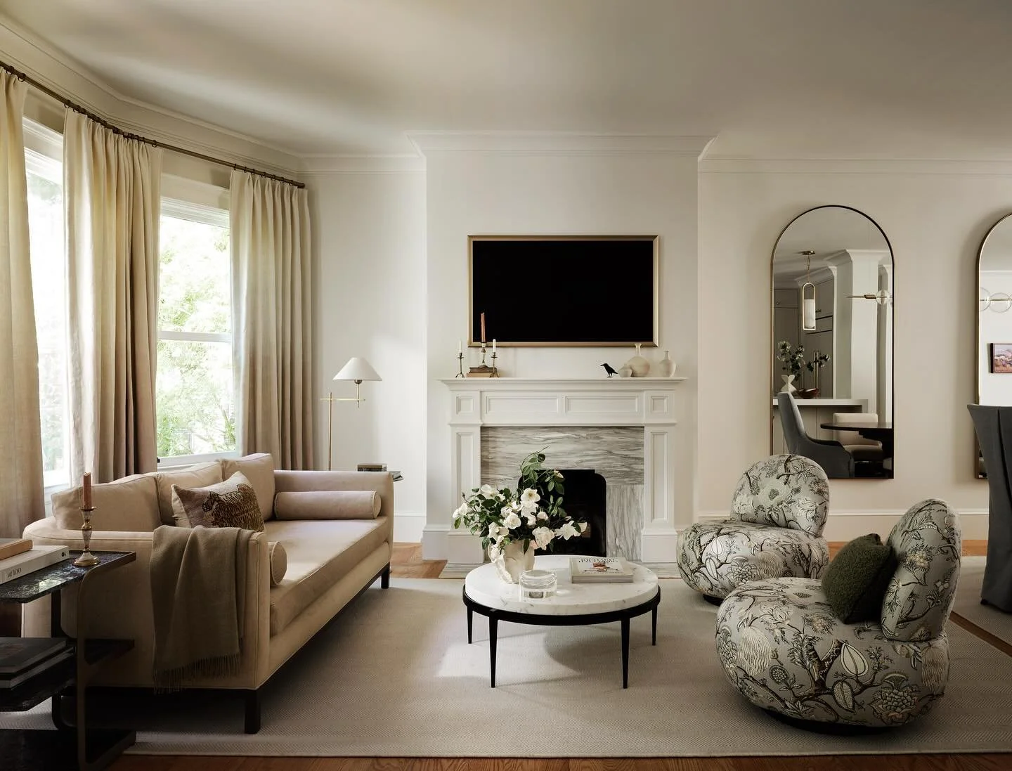 A fresh take on tradition: Color and character breathe new life into this Edwardian-era San Francisco home, blending classic charm with warm, modern livability.

Interior Design @Ashi Waliany, @cusp.interiors 
Photography @rbradleyphoto 
Stylist @all