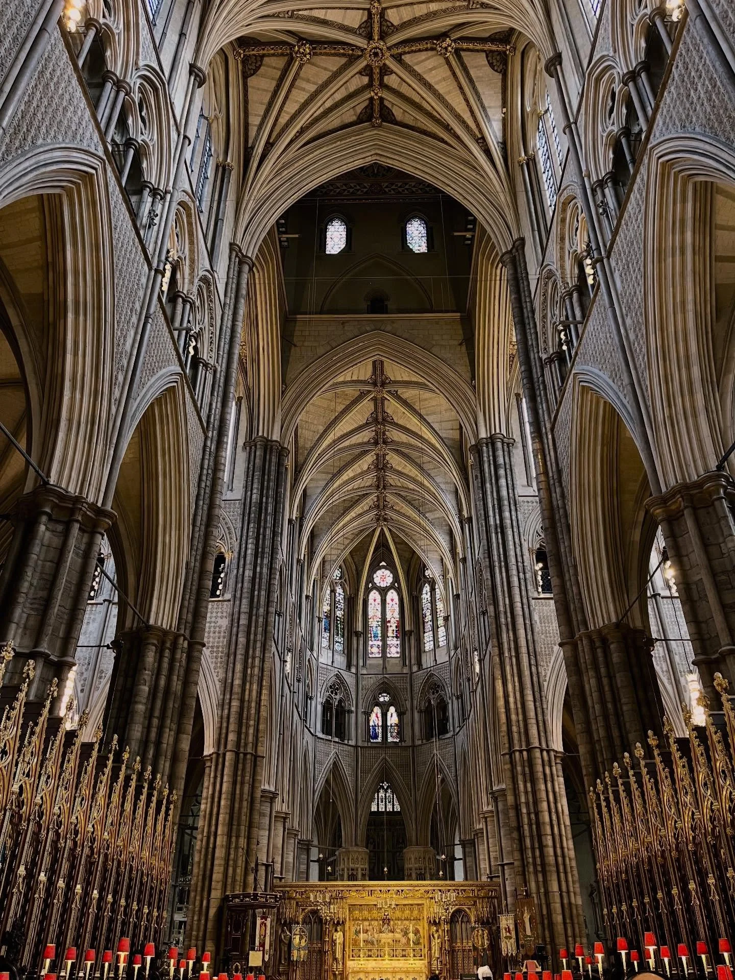 When light, stone, architecture, and history collaborate. 

#architecturelovers #westminister 
#archilovers #gothicarchitecture #historicarchitecture