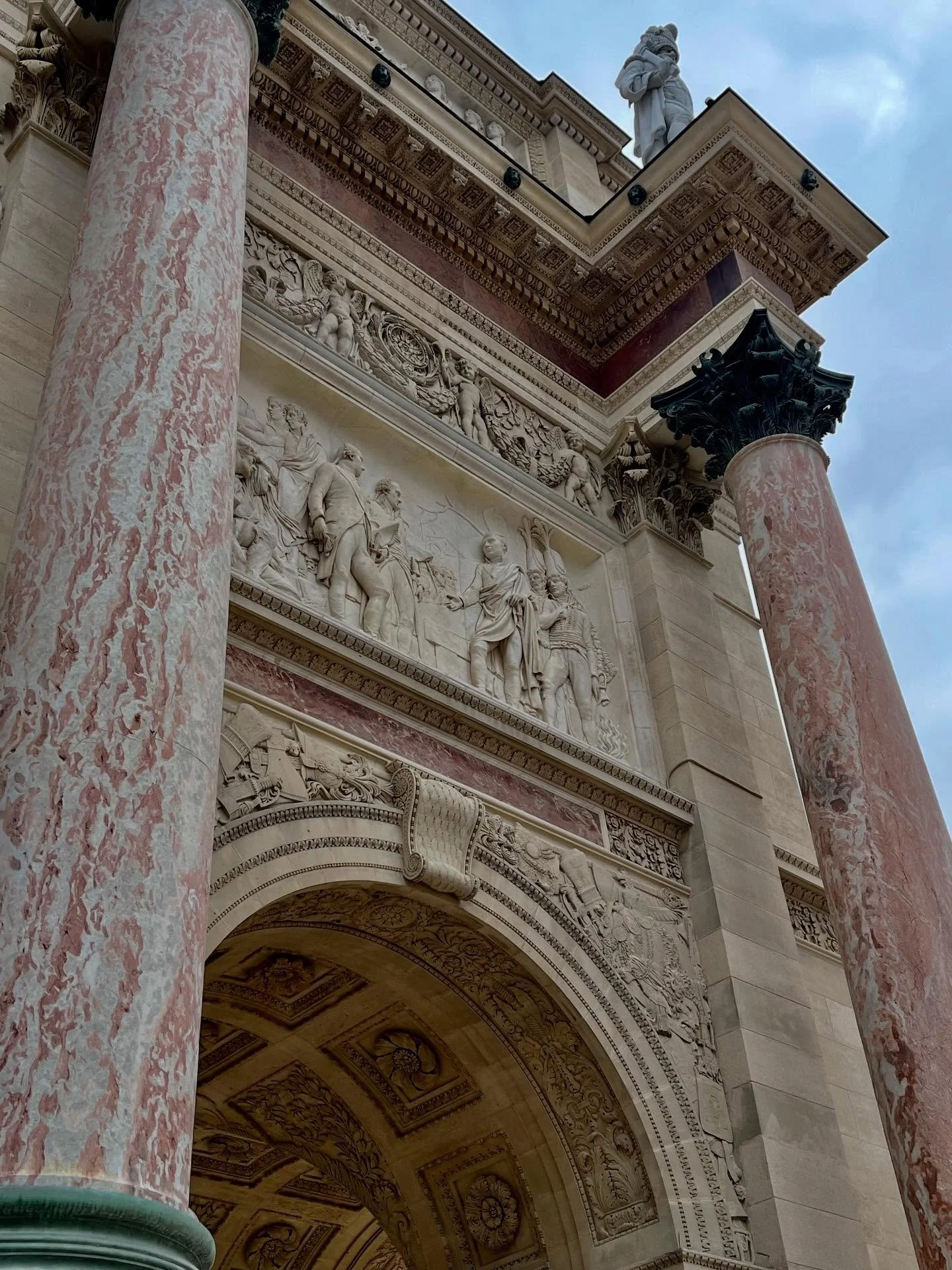 History carved in stone.

#ArchitectureLovers #HistoricArchitecture #ArchitecturalDetails #StoneCarving #SculptureDetails
