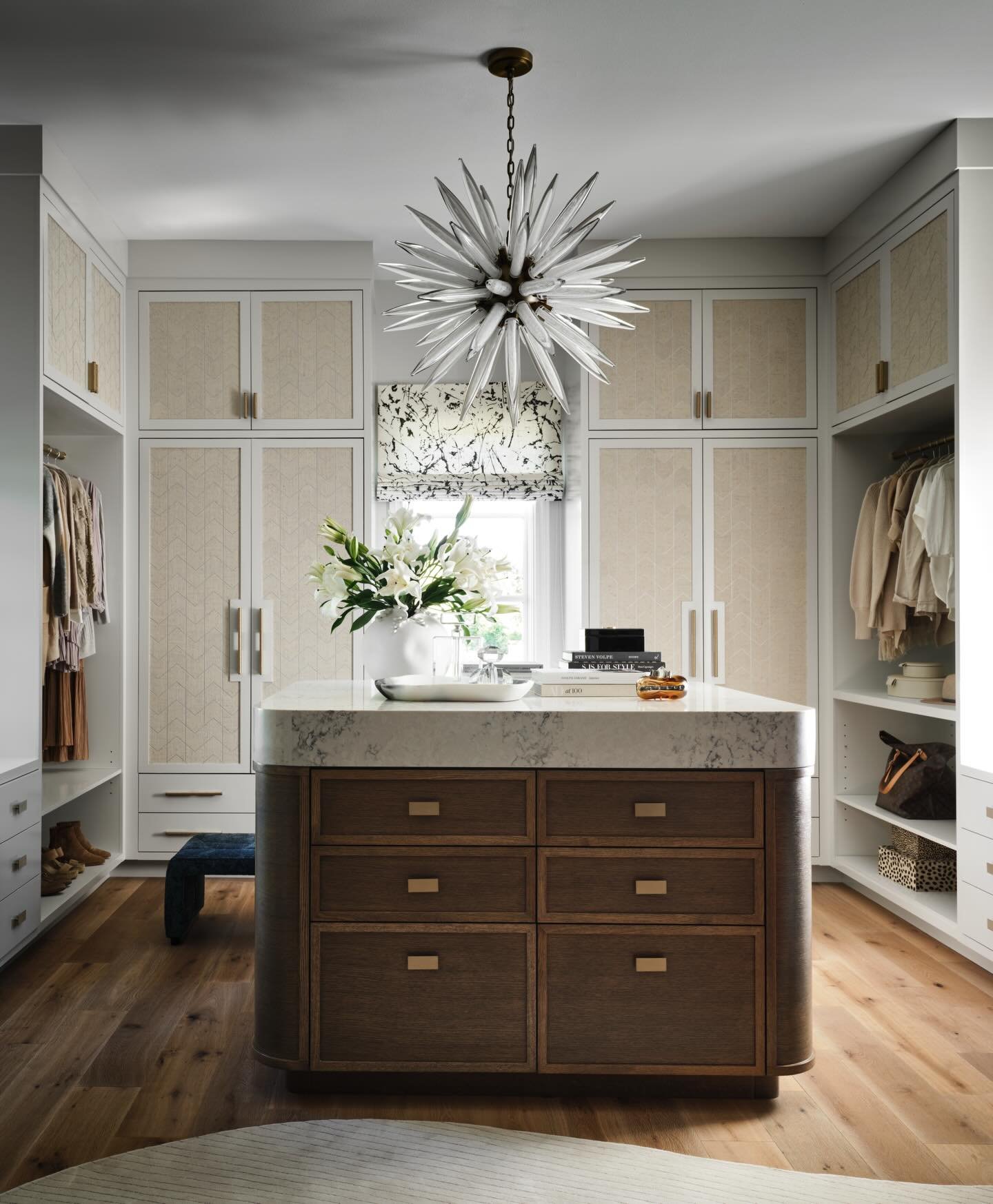 Now that&rsquo;s a closet we would gladly step into. 
Where form meets function, with a touch of luxury and edge. 

Interior Design @caseyhowardinteriordesign 
Photography @douglasfriedman @carrieferriter_ad 
Stylist @allegrahsiaostylist 
Publication