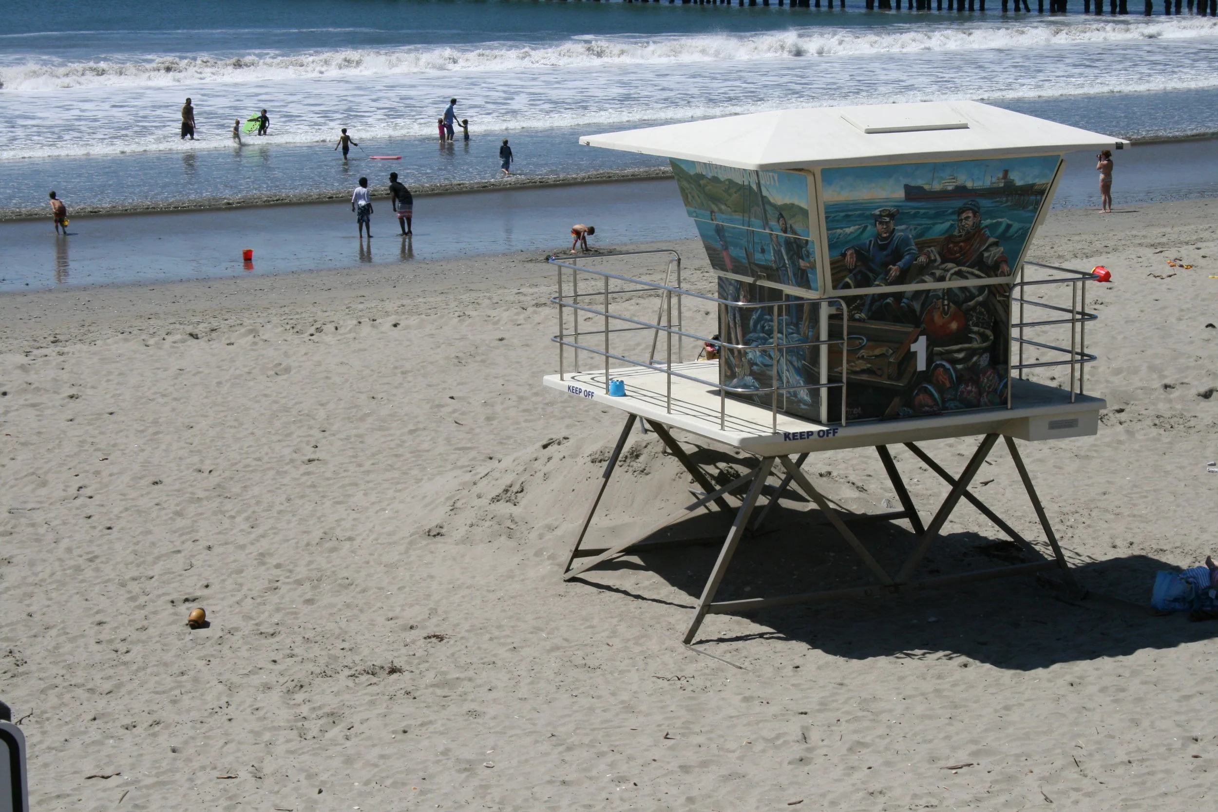 ONE FOR THE LOCALS Sure, tourists bring in revenue, but locals make the town. Avila Beach’s community of surfers, retirees, and artists now has a new coffee shop to call home. PHOTO BY HAYLEY THOMAS CAIN
