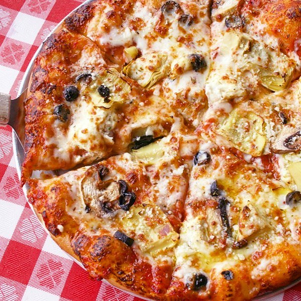 Del's Pizza in Pismo Beach may have a new Price Street location, but the recipes are old school. The family owned biz has been around since 1973, so not only have they gathered fans, they've also attracted their fair share of celebrities (Jennifer Ga