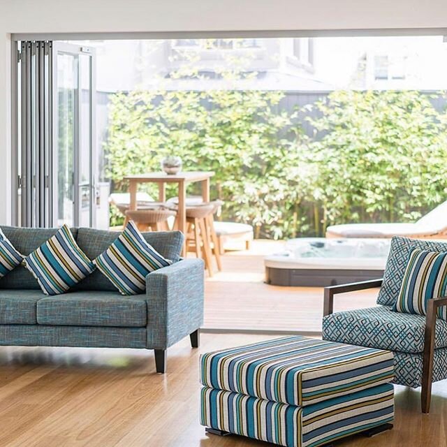 🌧 days have me dreaming of summer and entertaining. Get in touch to freshen up your floors for the summer we are all going to be waiting for! @thebeachhouseatmerewether 👌🏻
.
.
.
.
.
.
.
.
#timber #timberfloor #hardwood #reno #renovation #bespoke #