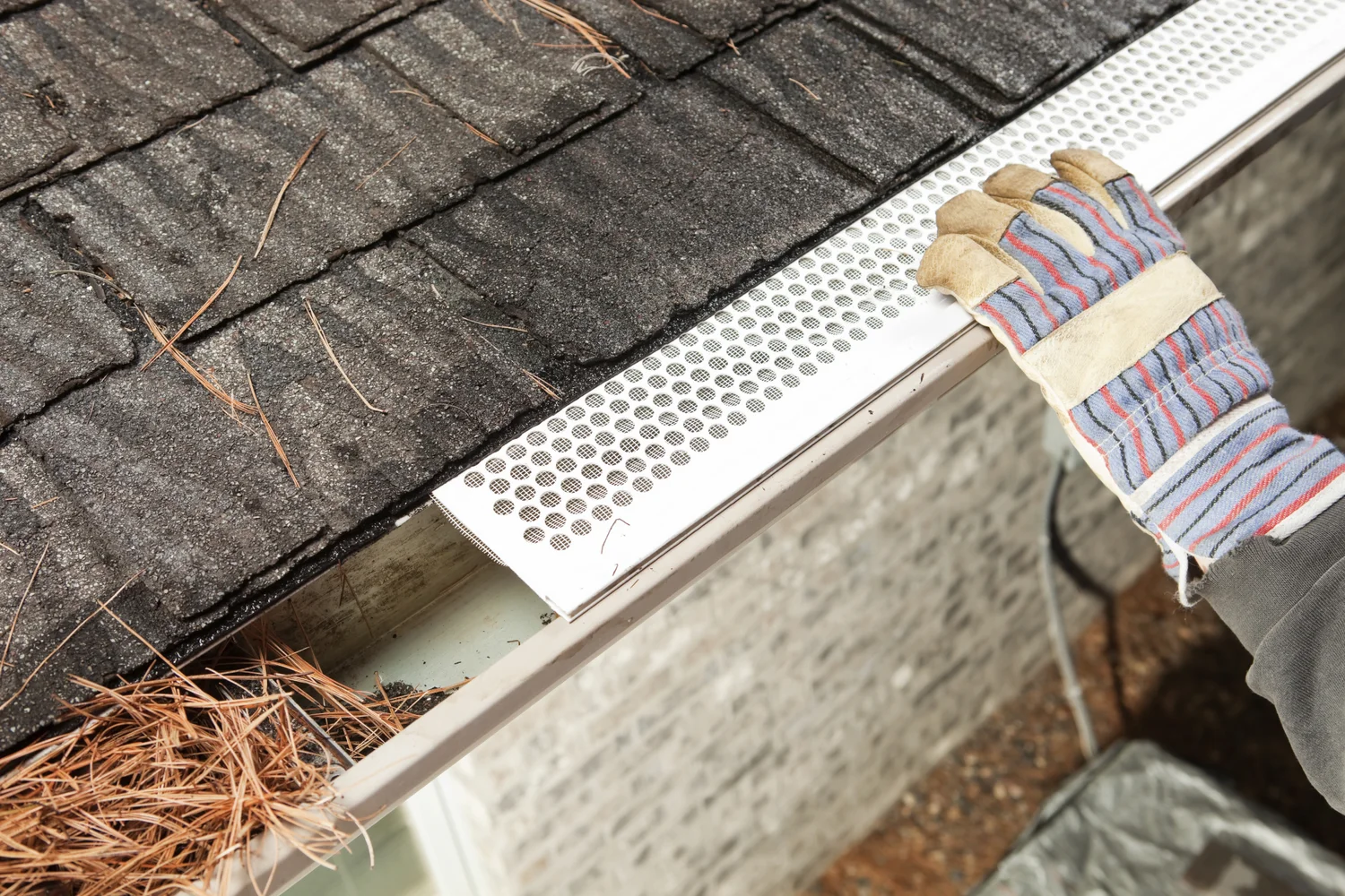 Gutter Guards 2 1500px.jpg