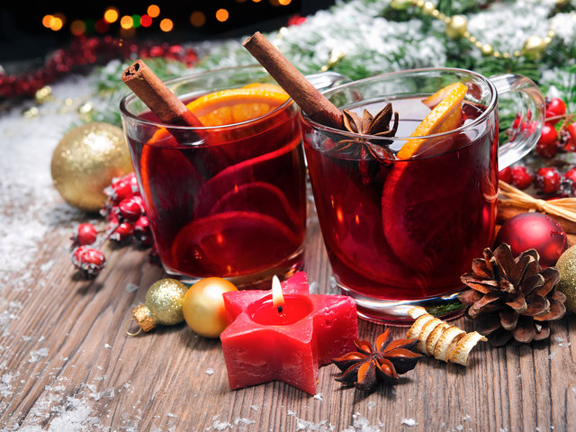 5 Easy and Boozy Christmas Cocktails From Around the World