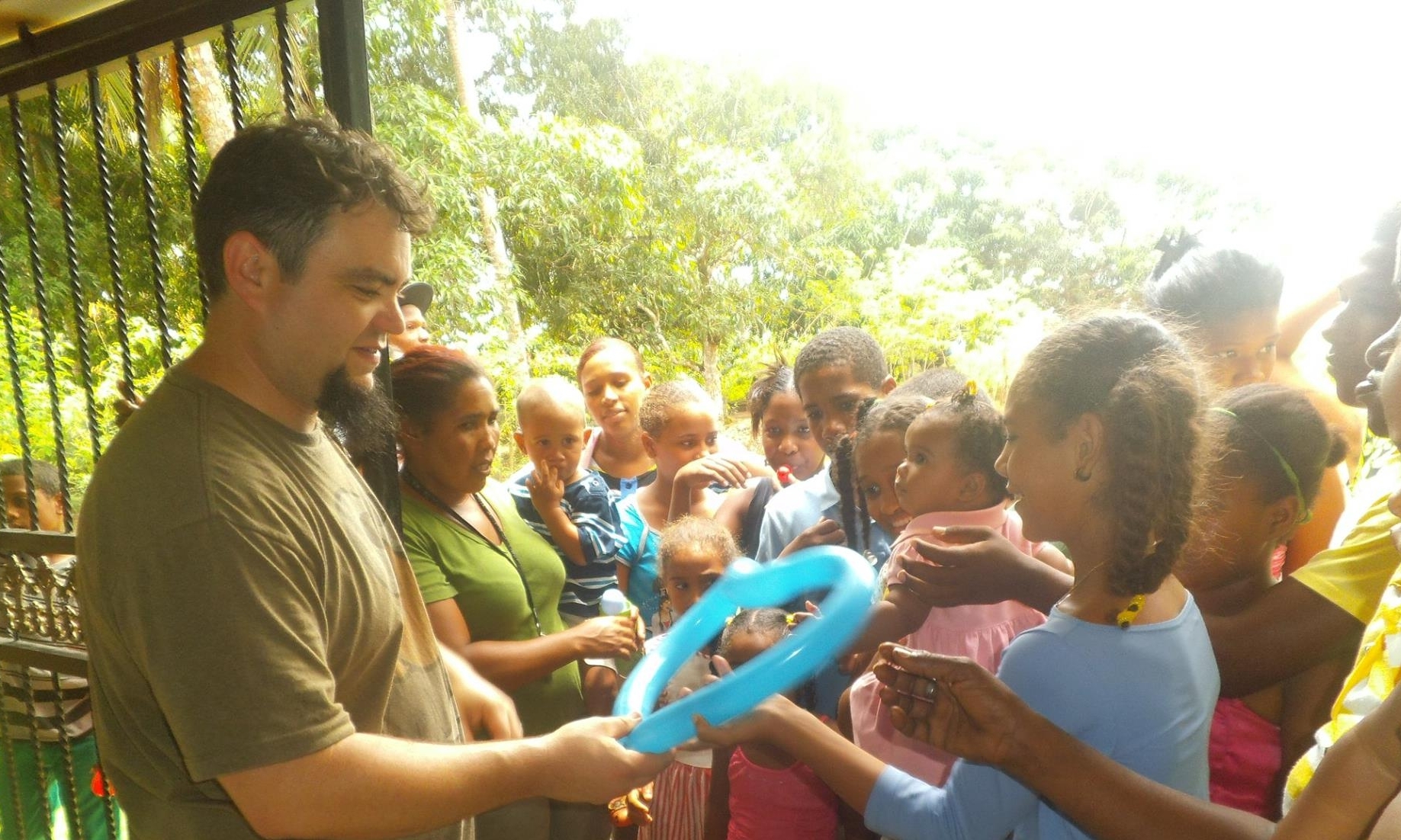Making balloons and new friends in the Dominican Republic