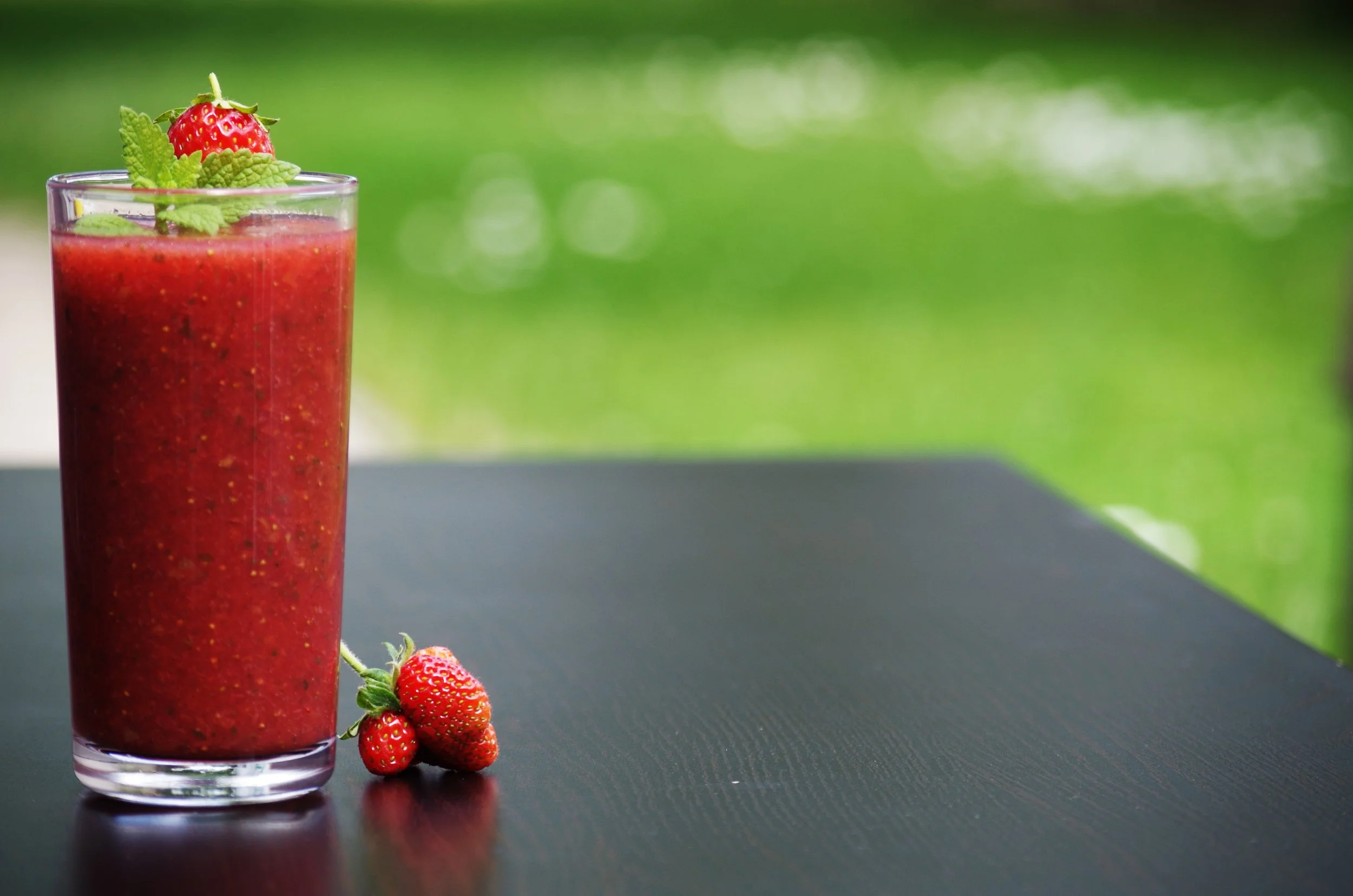 smoothie-fruit-beverage-drink-161600.jpeg
