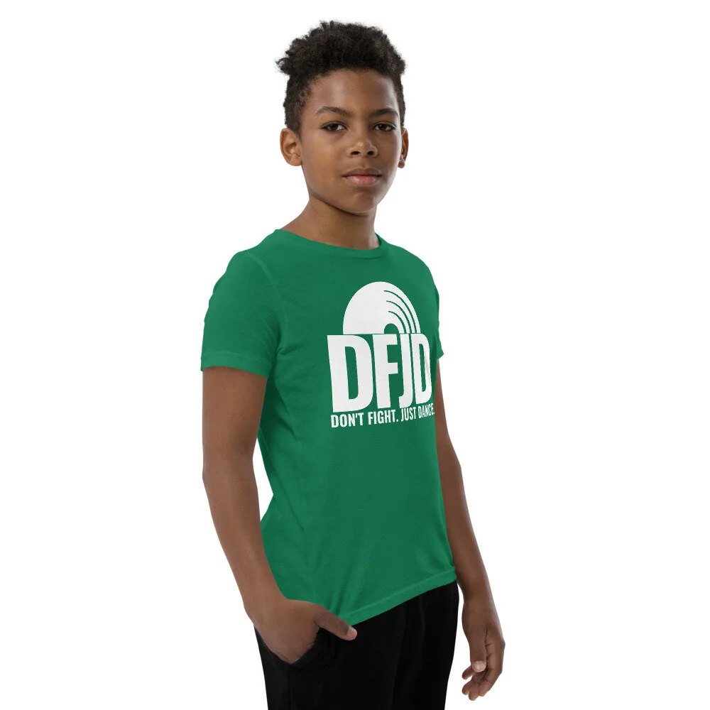 youth-premium-tee-kelly-right-front-60b8258661222.jpg