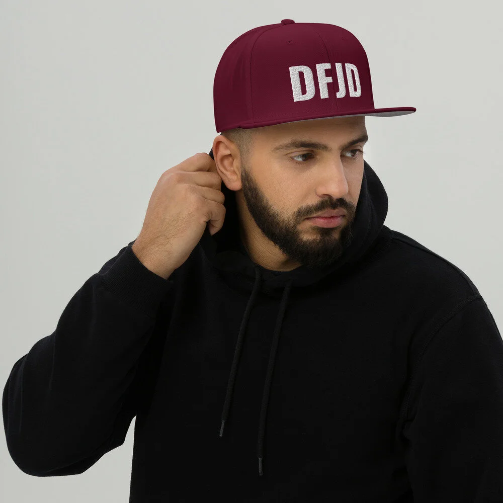 snapback-burgundy-maroon-front-60b946acb9fd9.jpg