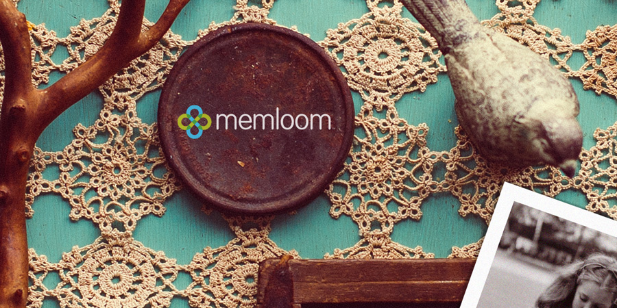 The logo represent the weaving nature of our memories in combination with the infinity symbol. 