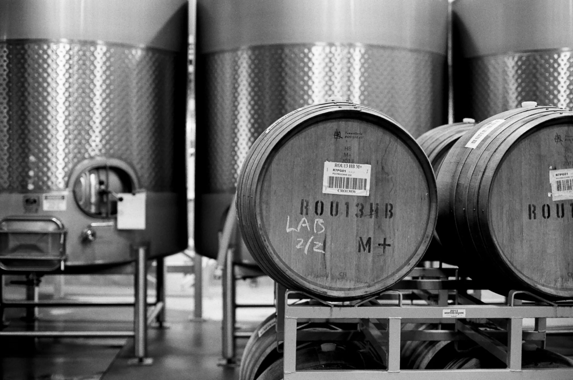 Barrels and stainless steel tank fermentation