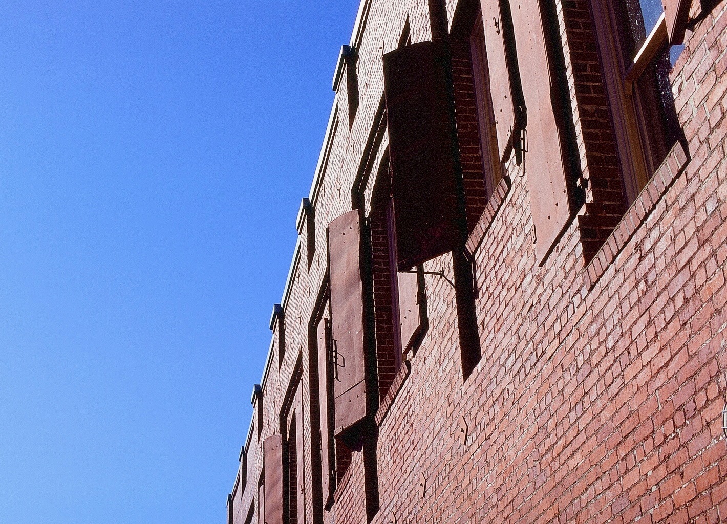 Between two buildings Sonoma, CA. Pentax ME, SMC Pentax-M 50mm f/1.7 on Velvia slide film