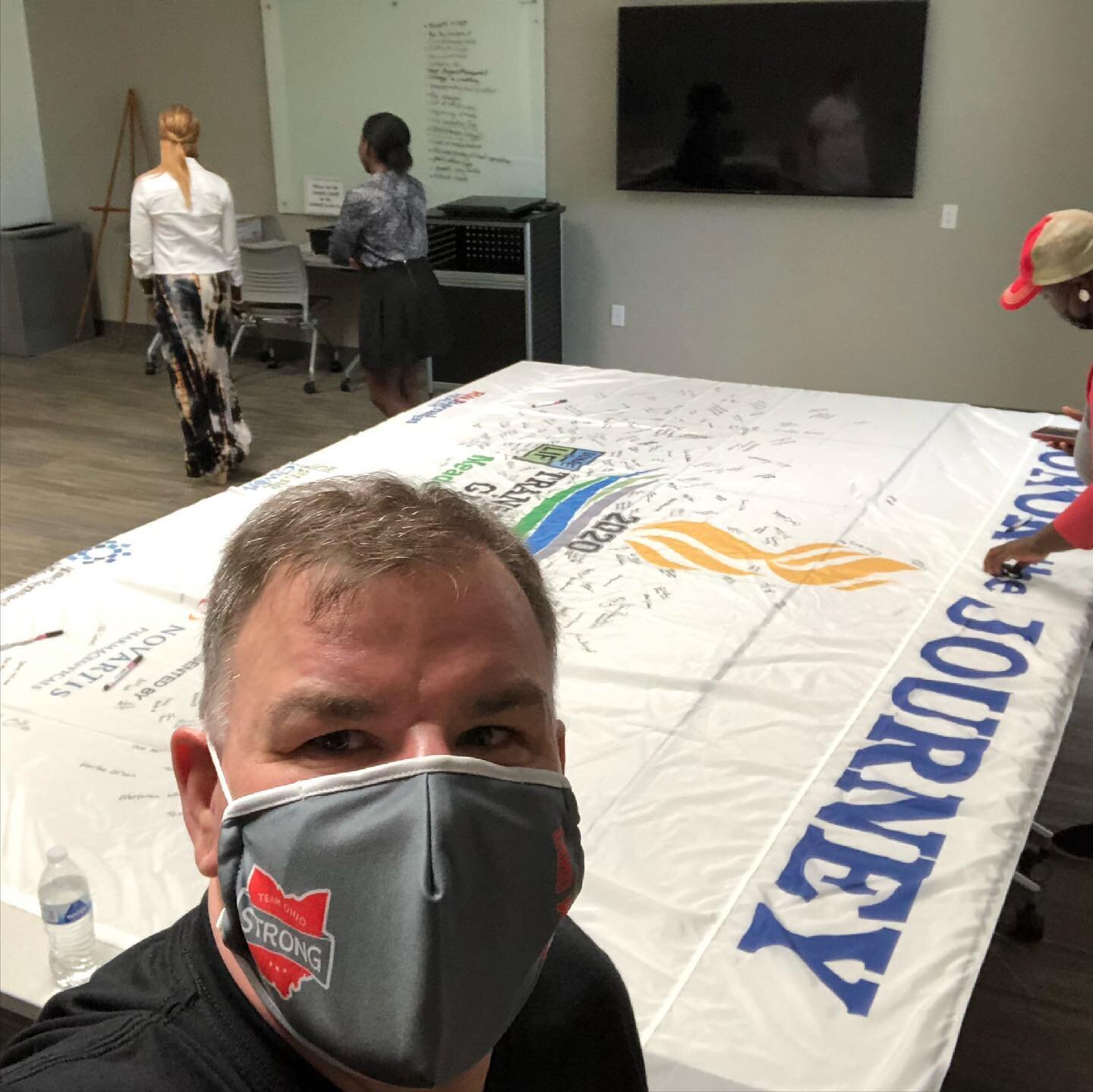 Thanks to all those who stopped out to sign the @transplant_games flag @lifecentercincy! We had recipients, donor families, transplant workers and even LifeCenter executive director Barry Massa sign. #honorthejourney #donatelife