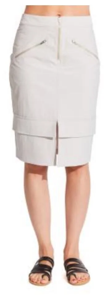 Pencil cargo skirt in high performance stretch fabric