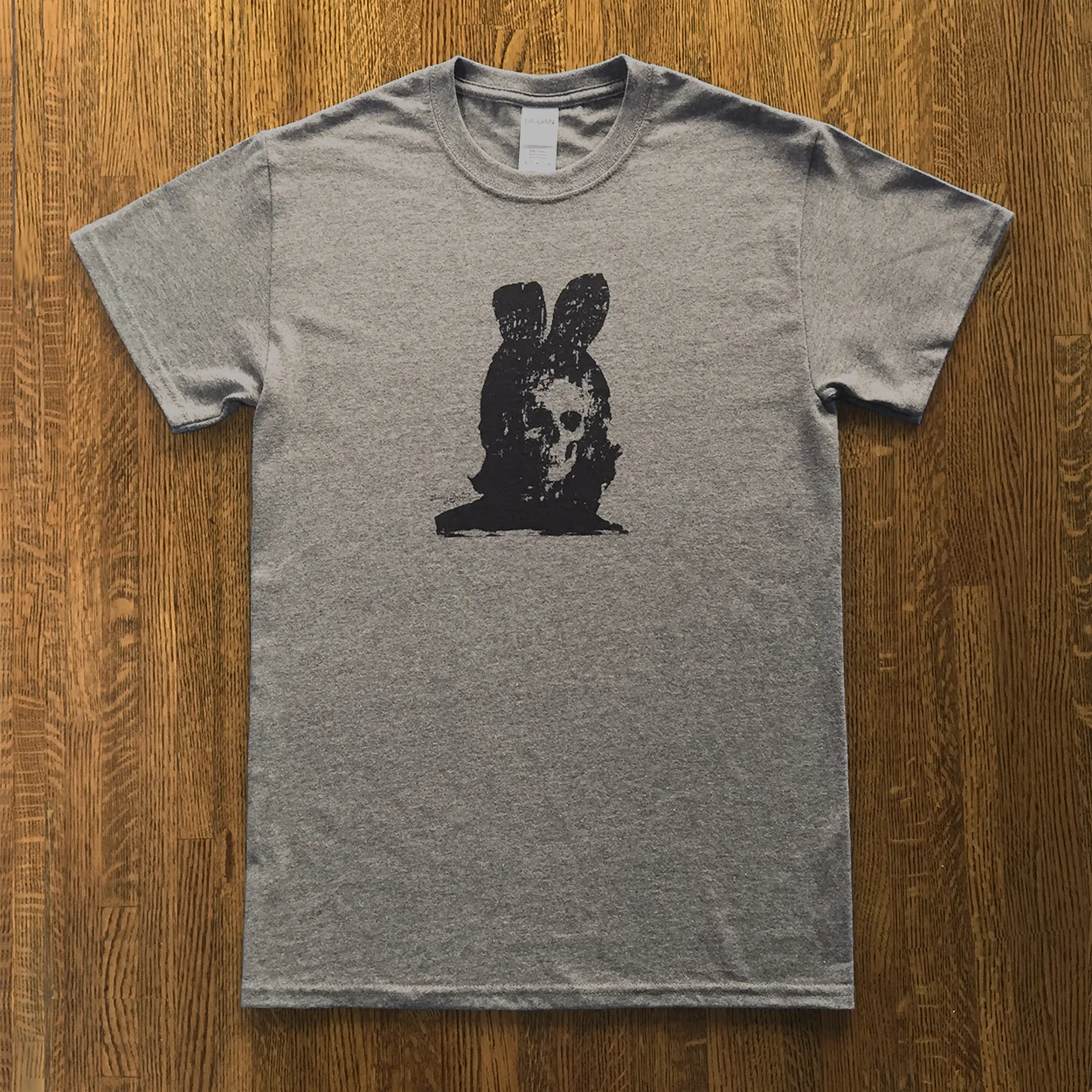 Tシャツ・カットソー [POT] WackyBunny Collection T-shirt Amazon.com: Women's Looney Tunes Valentine's Day Bugs Bunny