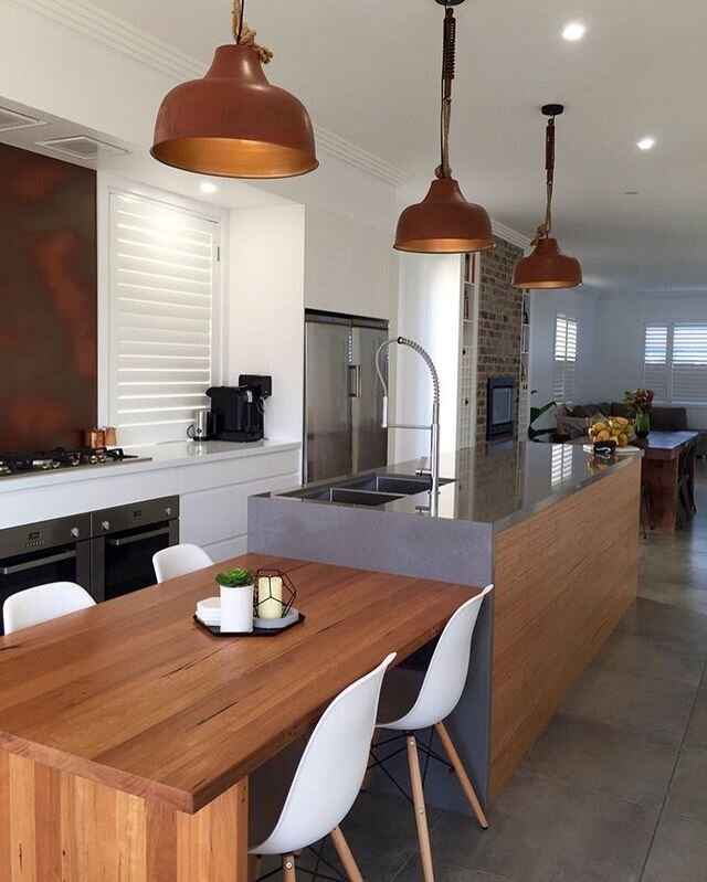 @round2timbersnewcastle you&rsquo;ve done it again 🤩 the recycled Blackbutt timber benchtop just looks amazing paired with @wk_quantumquartz #Gris-Fuma ||| Happy Thursday 🙂✌🏽 📸 photography by @mckeanphoto