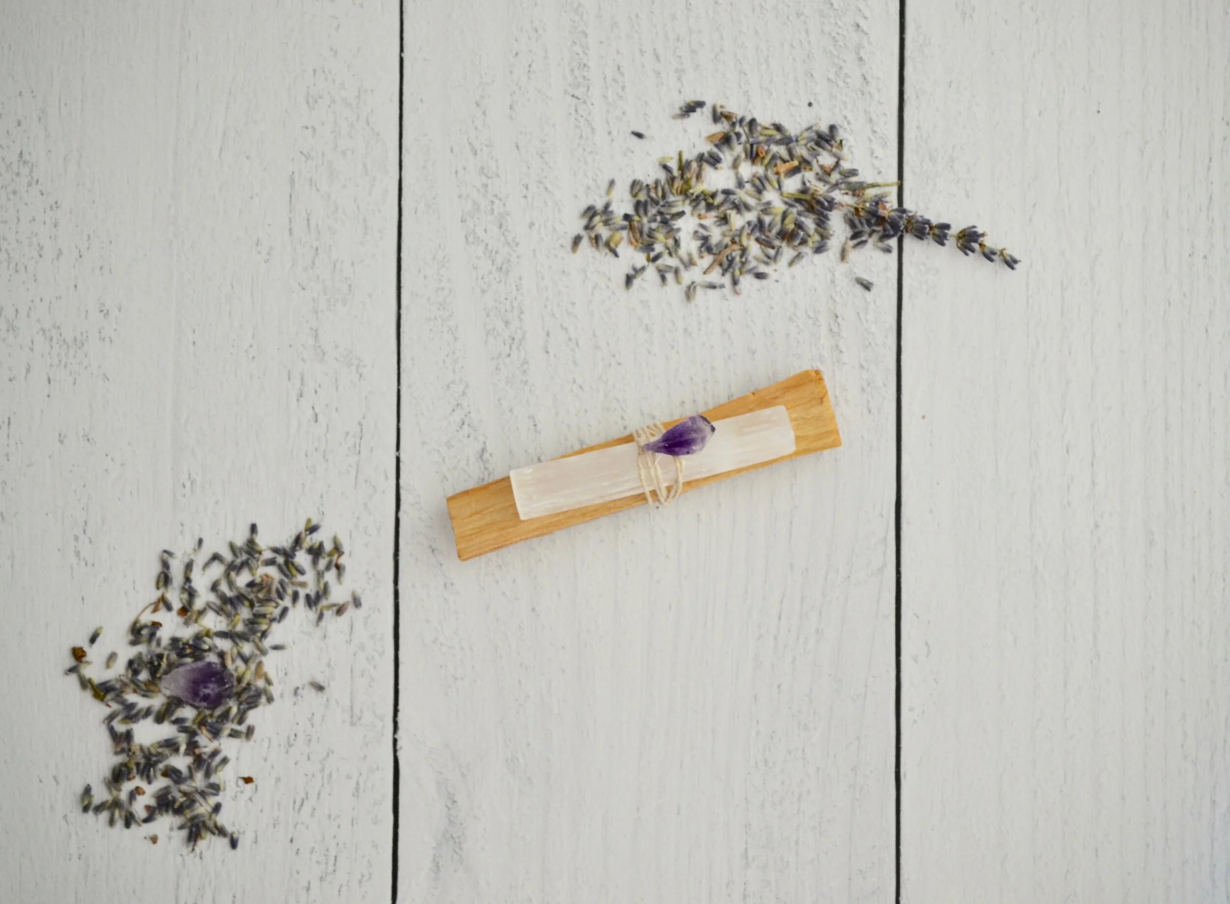 Giftbox_Selenite_Amethyst_Palo_Santo_Boutique_Shopping_Heather_Pando_Artist.jpg