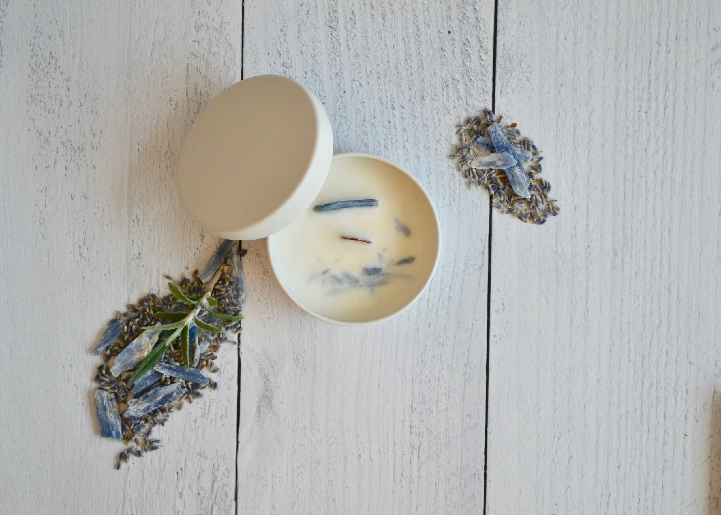 Kyanite_Candle_Soy_Hand_Poured_WoodenWick_Grief_Loss_Sympathy.jpg
